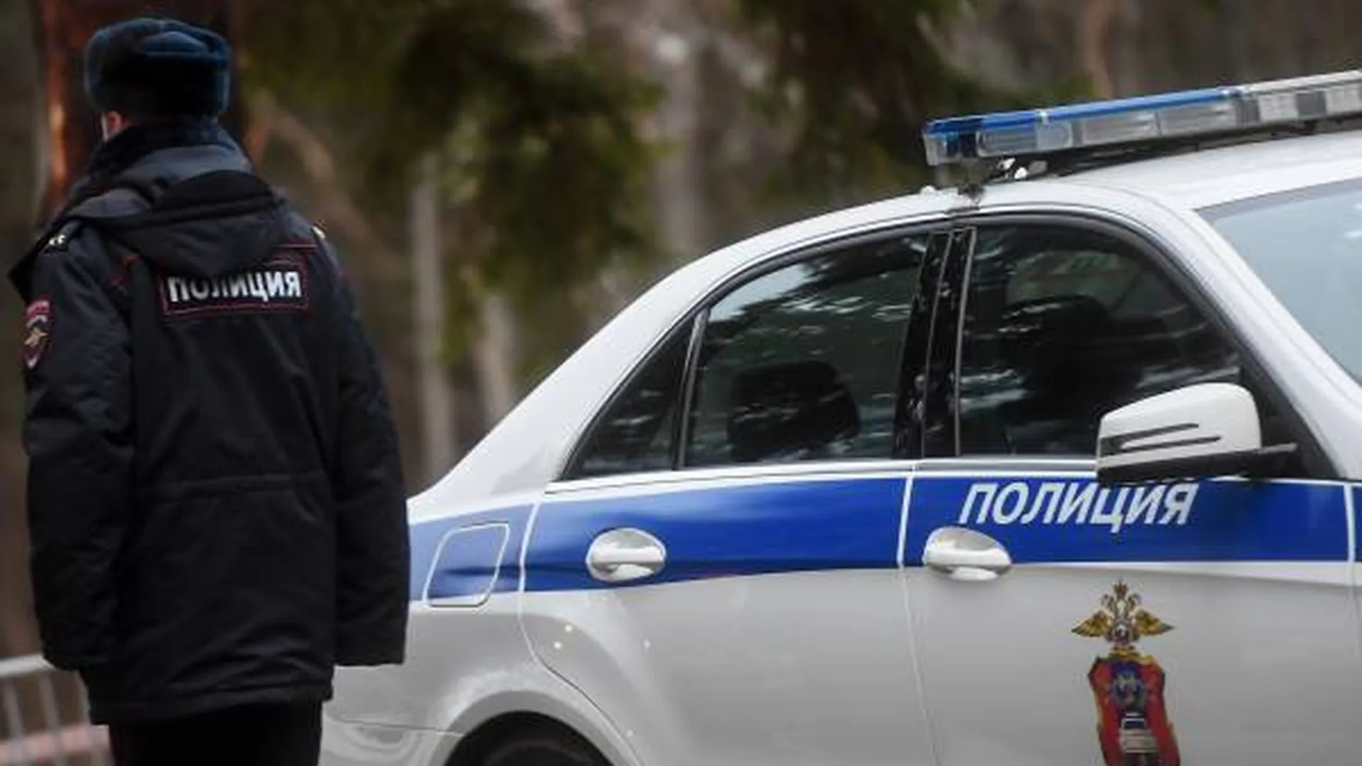 Бездомная оставила восьмилетнего сына на остановке в Москве в наказание за порванную сумку