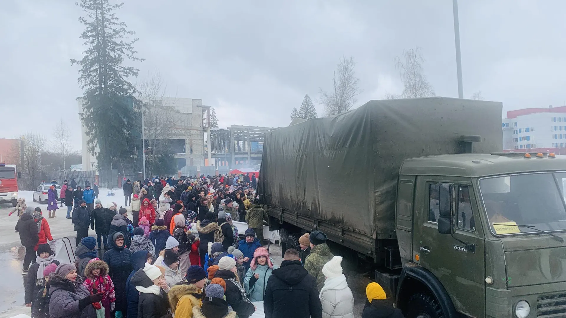 Более 500 человек накормили солдатской кашей в Краснознаменске