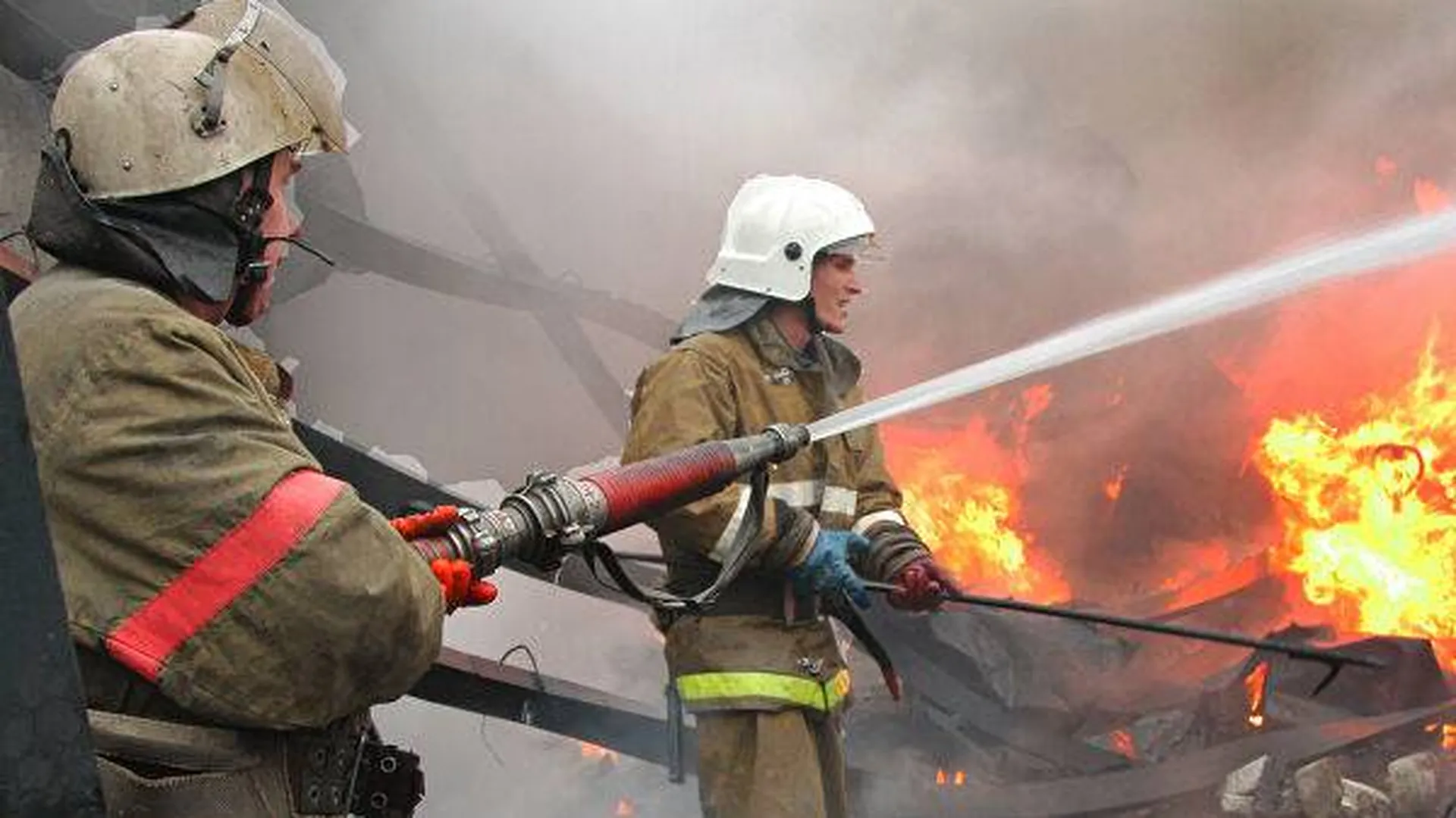 Трое пожарных погибли при тушении склада в Красноярске