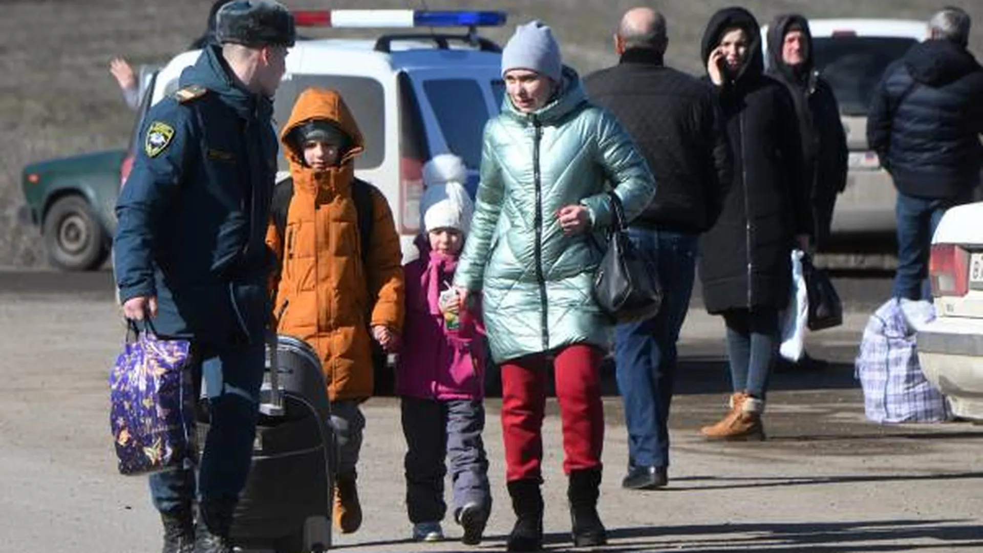 «Оставлять людей в беде — не в наших традициях». Московская область готова принимать беженцев из Донбасса