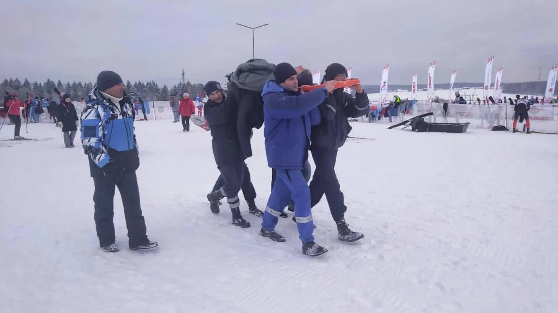 Подмосковные спасатели вовремя пришли на помощь юному участнику лыжных гонок