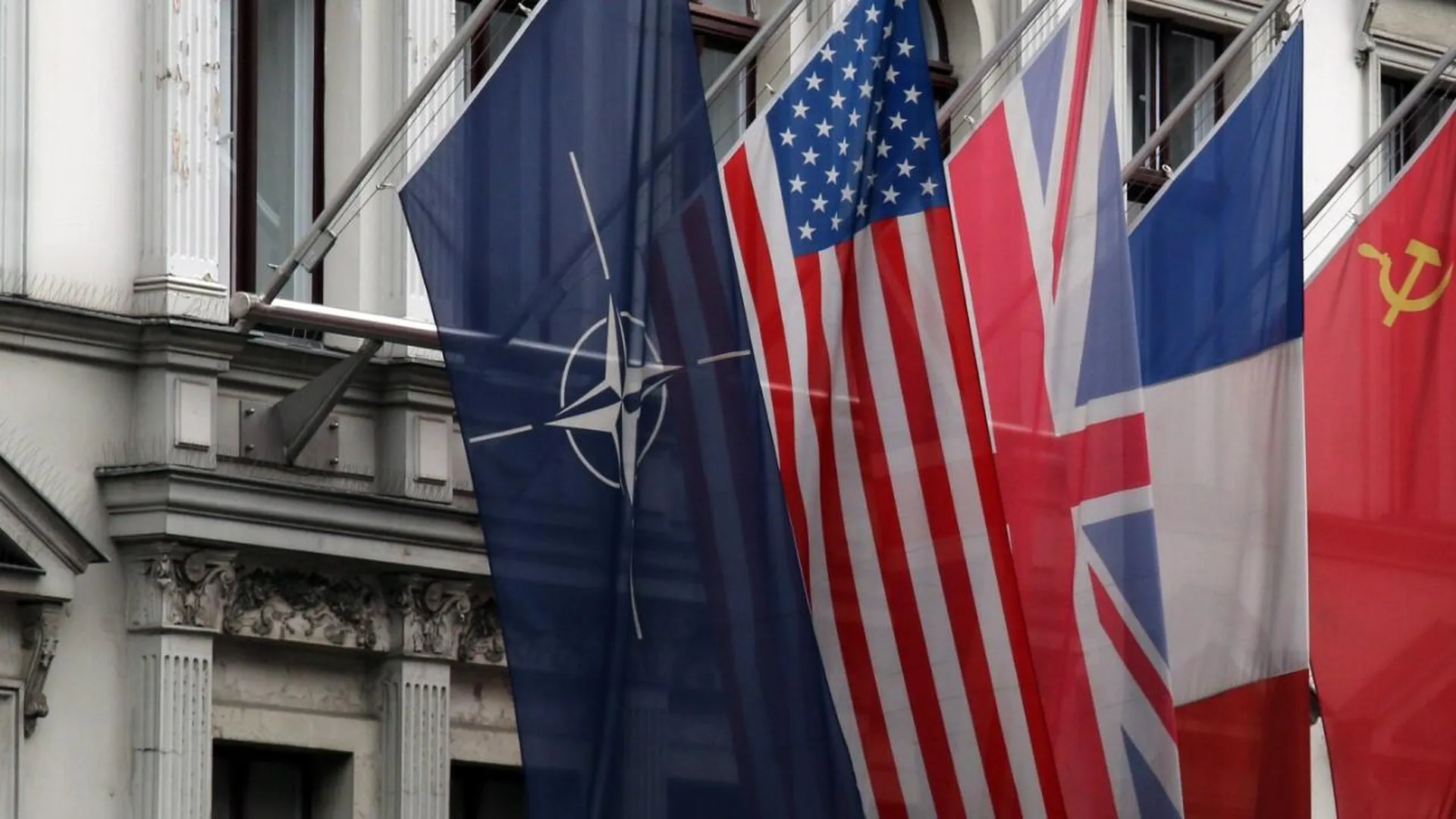 В Кремле заявили о неизбежности столкновения России с НАТО в случае отправки войск на Украину