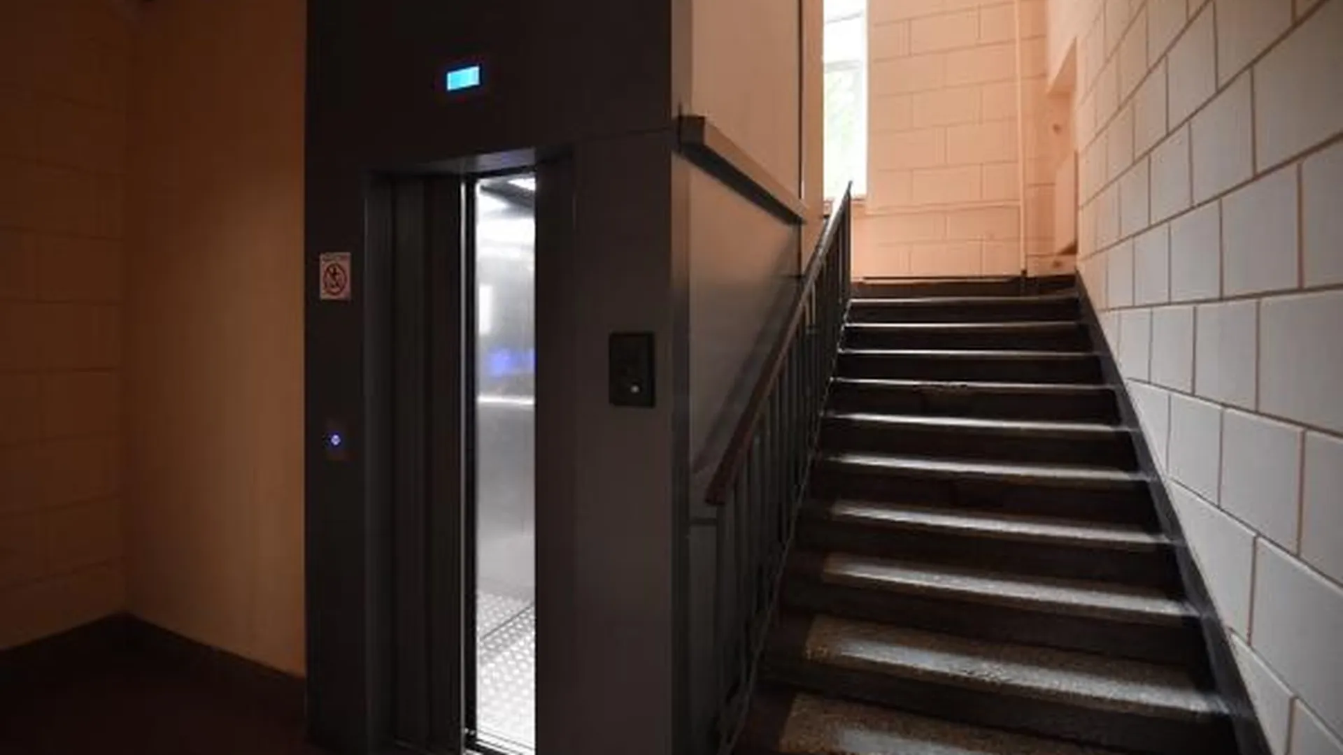 Эксперт назвал причины падения лифтов и способы защиты от них