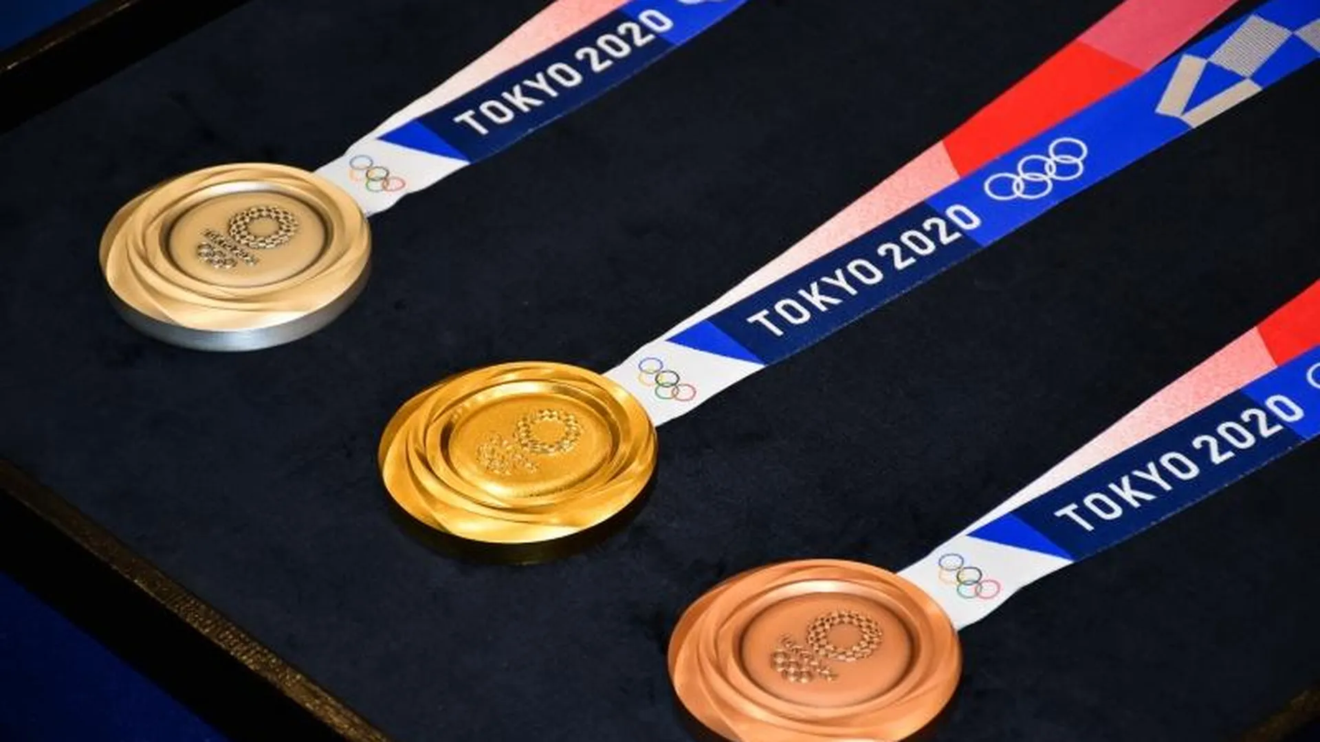 Россиянам в Токио наобещали гору медалей
