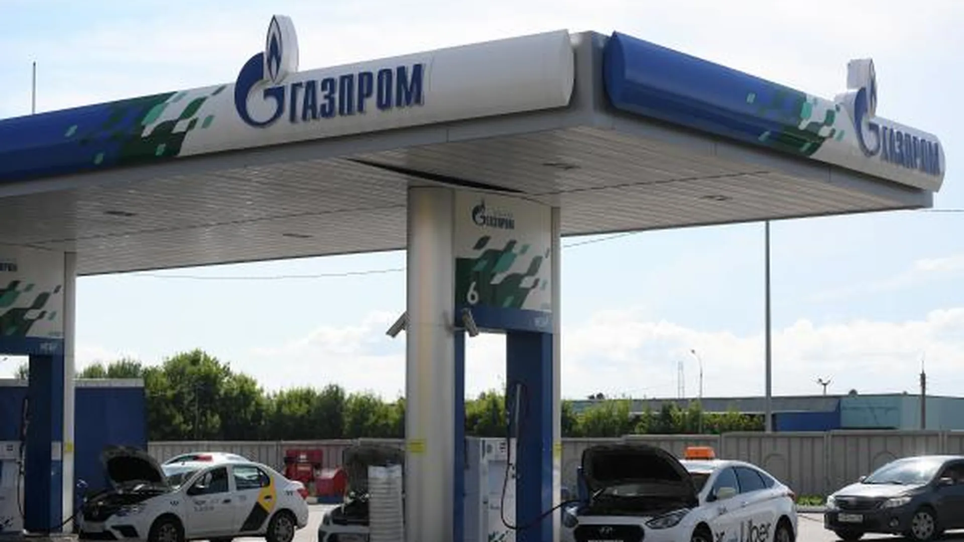 ⛽ Южные регионы России остались без топлива на заправках «Газпрома». Бензин перетек крупным покупателям