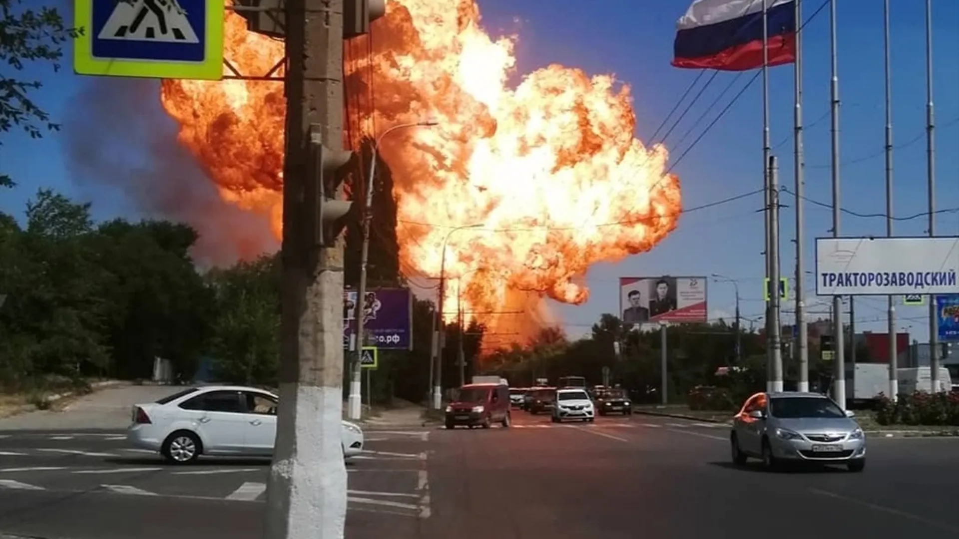 Взрыв хлопок сегодня. Взрыв заправки в Волгограде 10.08.2020. Взрыв заправки в Волгограде. В Волгограде взорвалась газовая заправка.