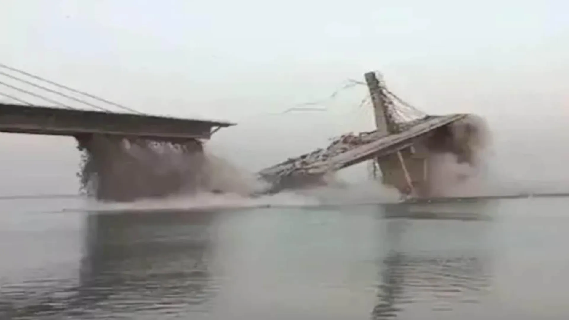 Мост рухнул в американском штате мэриленд. Строительство моста. Мост рушится. Индийский мост. Фото под мостом.