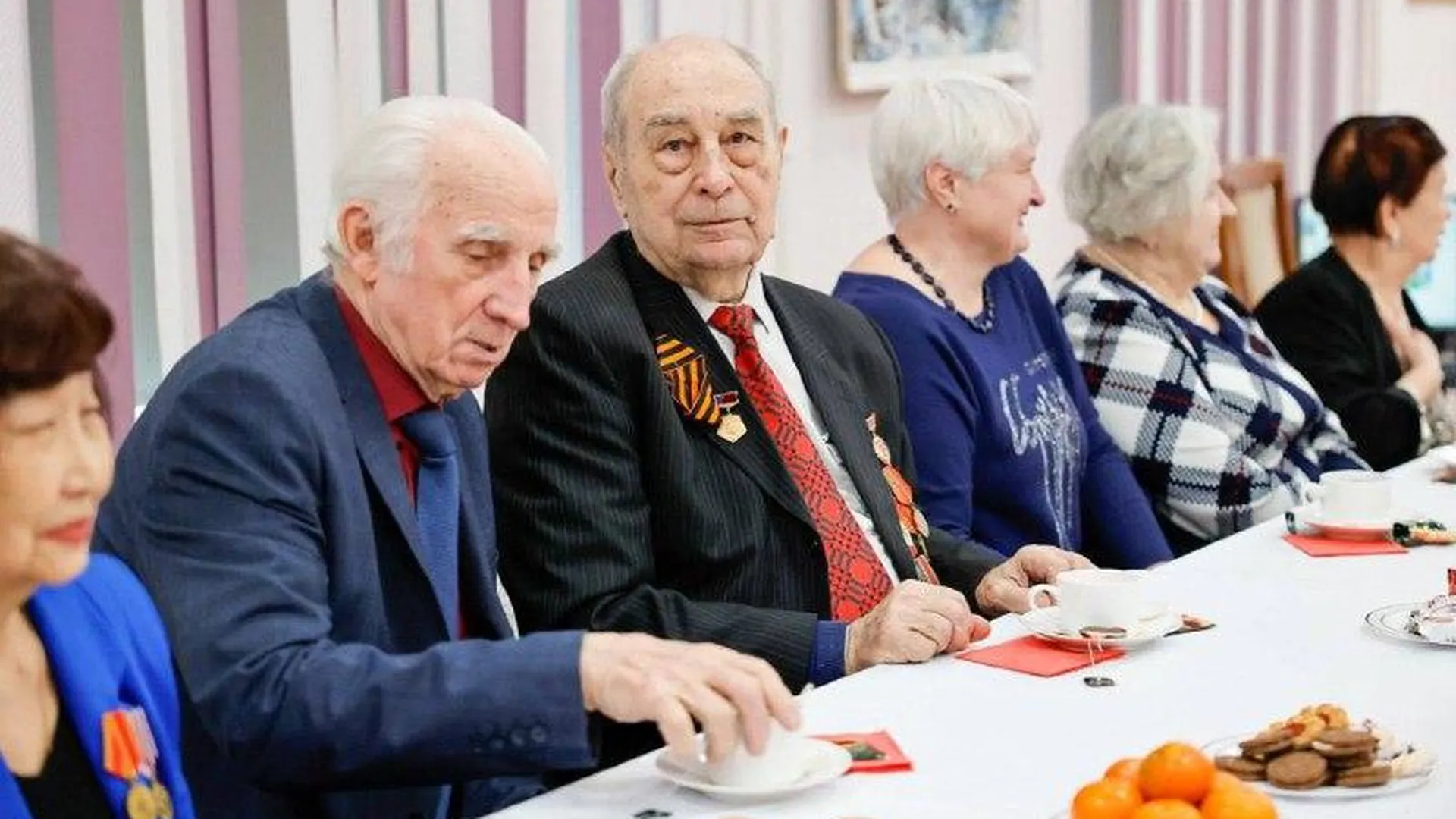 Ветеранов поздравили с Днем защитника Отечества в библиотеке имени Кедрина в Мытищах