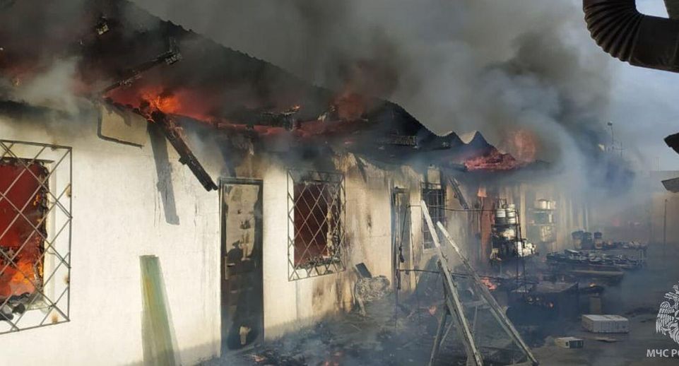 «112»: из-за пожара на рынке в Майском в Кабардино-Балкарии эвакуировали людей