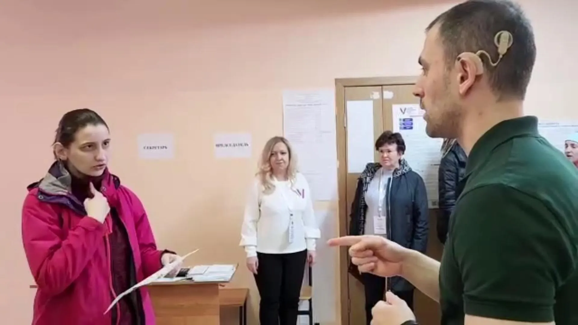 Слабослышащие и глухонемые избиратели проголосовали в Чехове