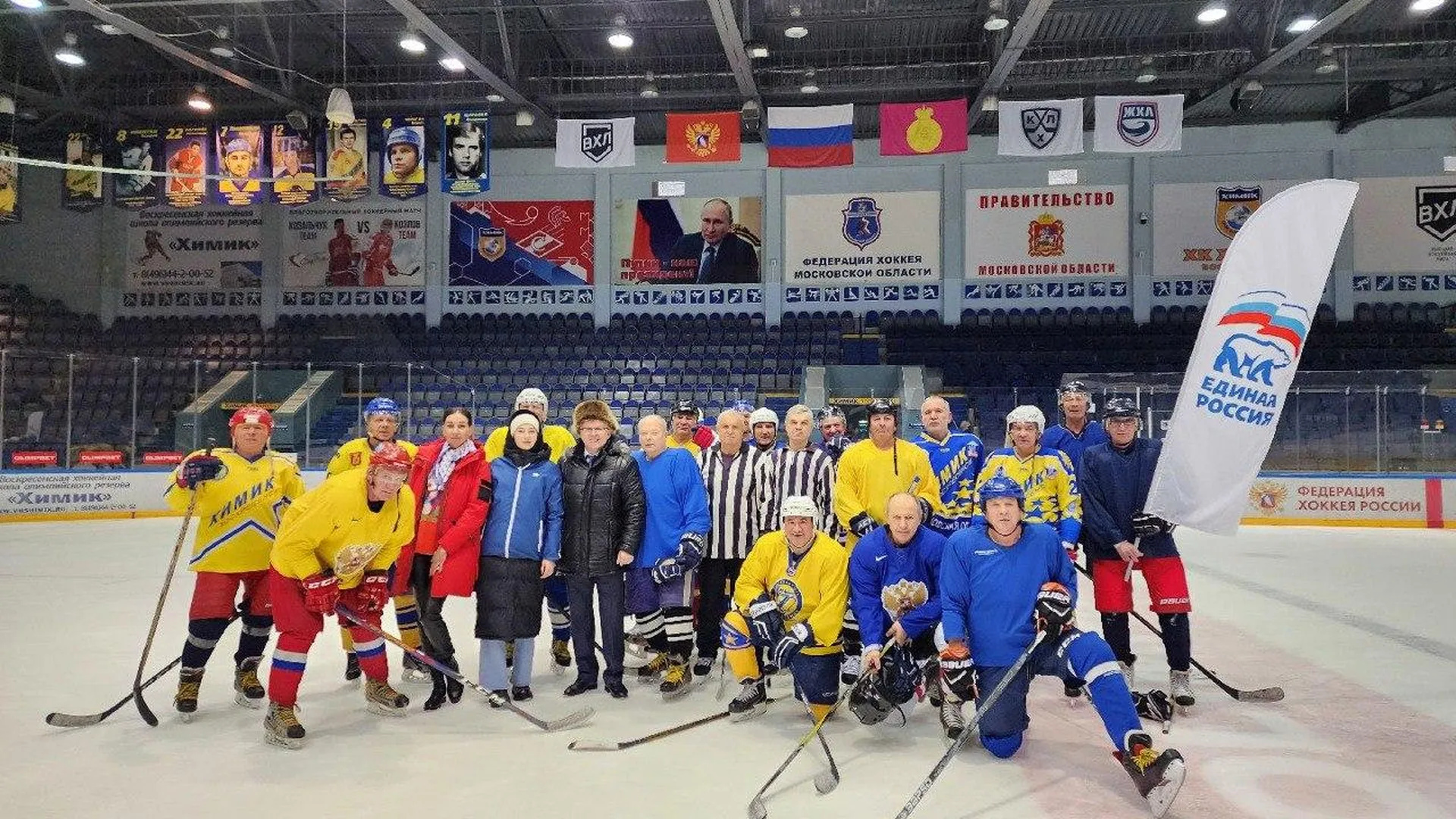 Ветераны хоккея из Воскресенска провели товарищеский матч во дворце спорта «Химик»