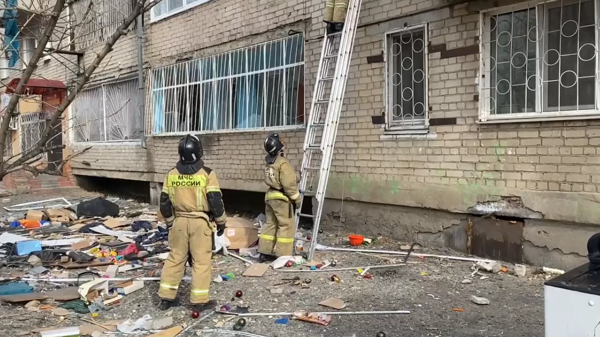 Шесть человек увезли в больницу после взрыва газа в Чите