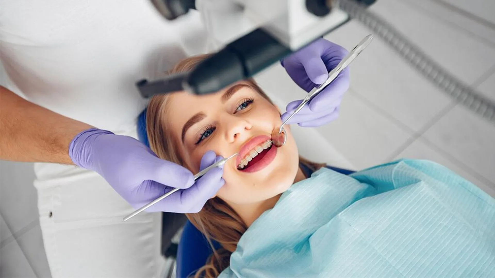 Воспаление и потеря зубов: стоматолог объяснила, почему нельзя экономить на профессиональной гигиене полости рта