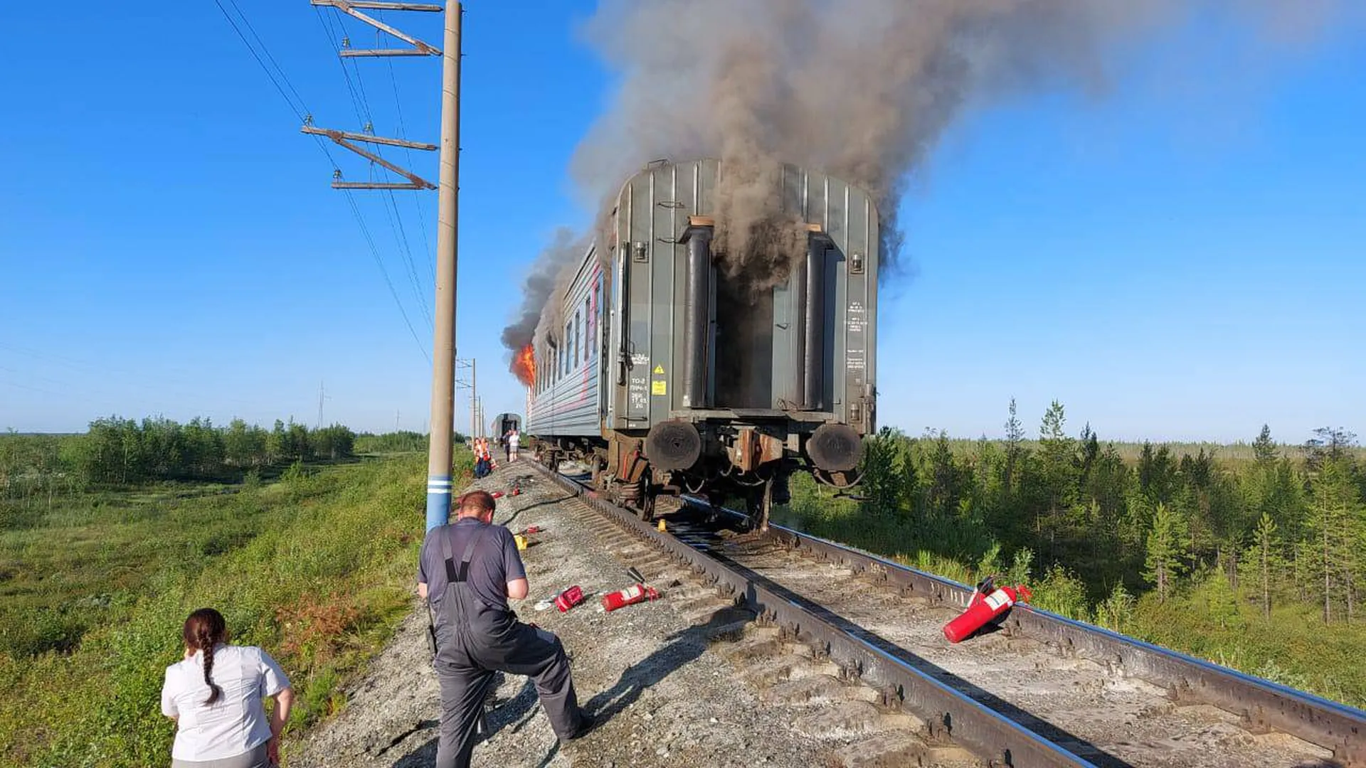 При пожаре в вагоне поезда. Пожар в пассажирском поезде.