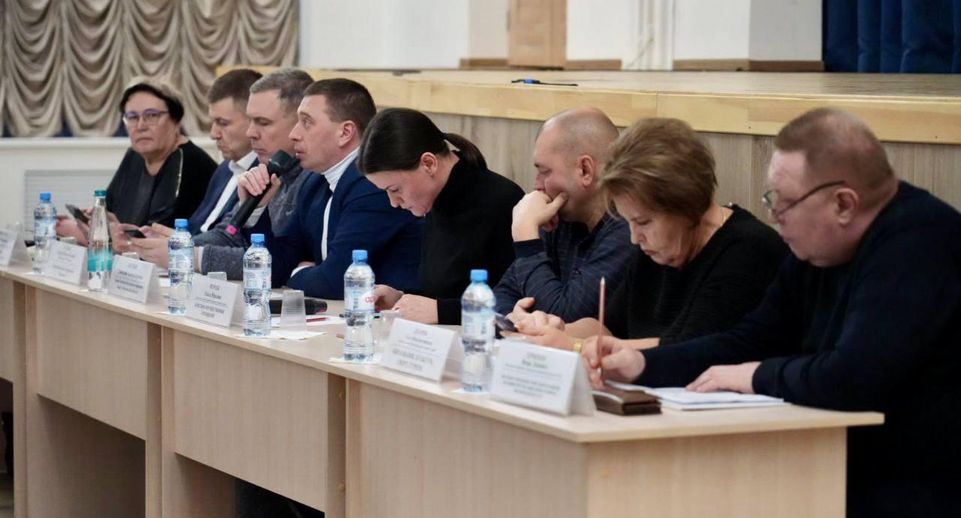 Глава Сергиева Посада Акулов ответил на вопросы жильцов треснувшего дома в Пересвете