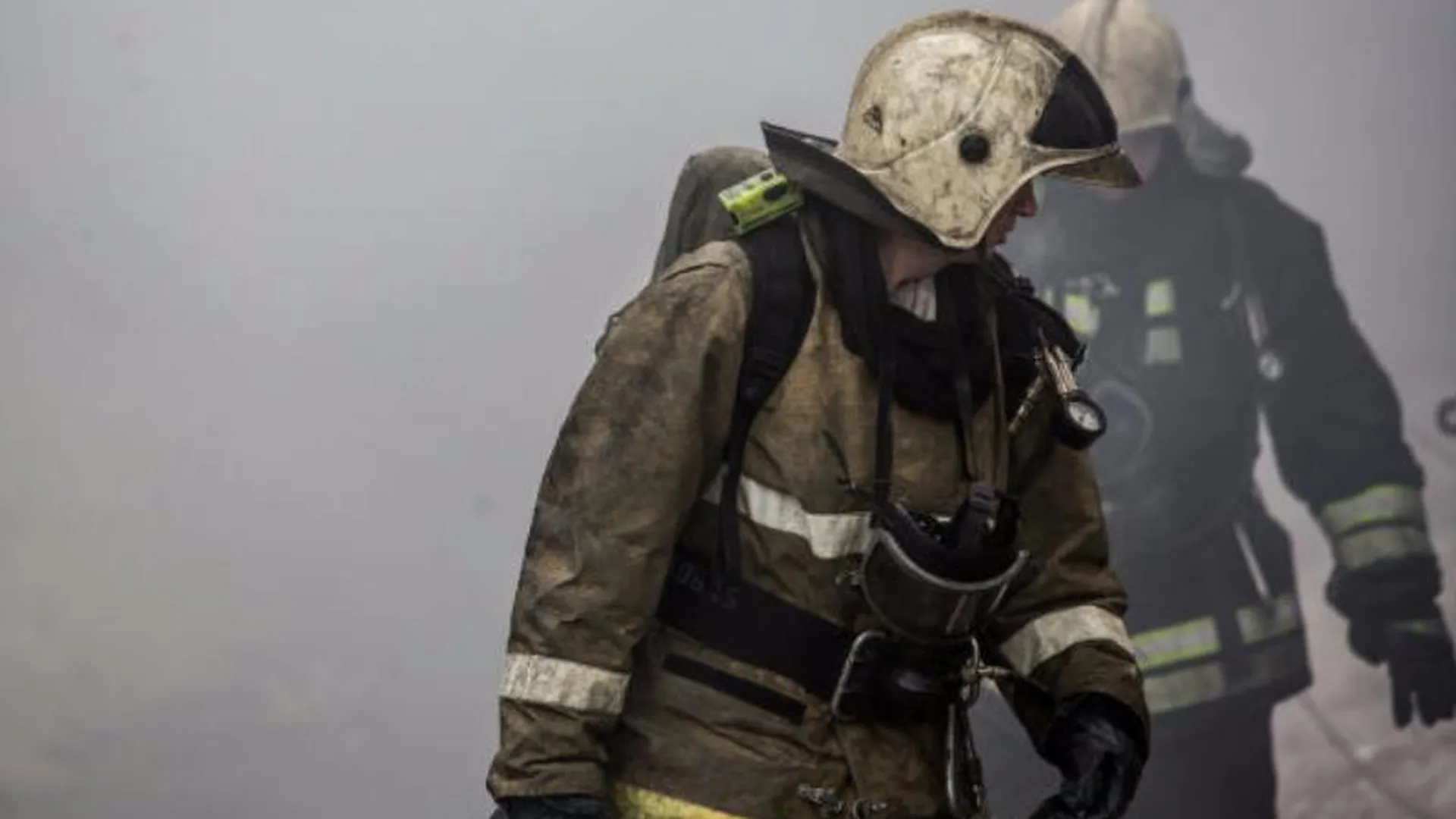 Пожар на площади 600 кв м удалось потушить на складе в Мытищах