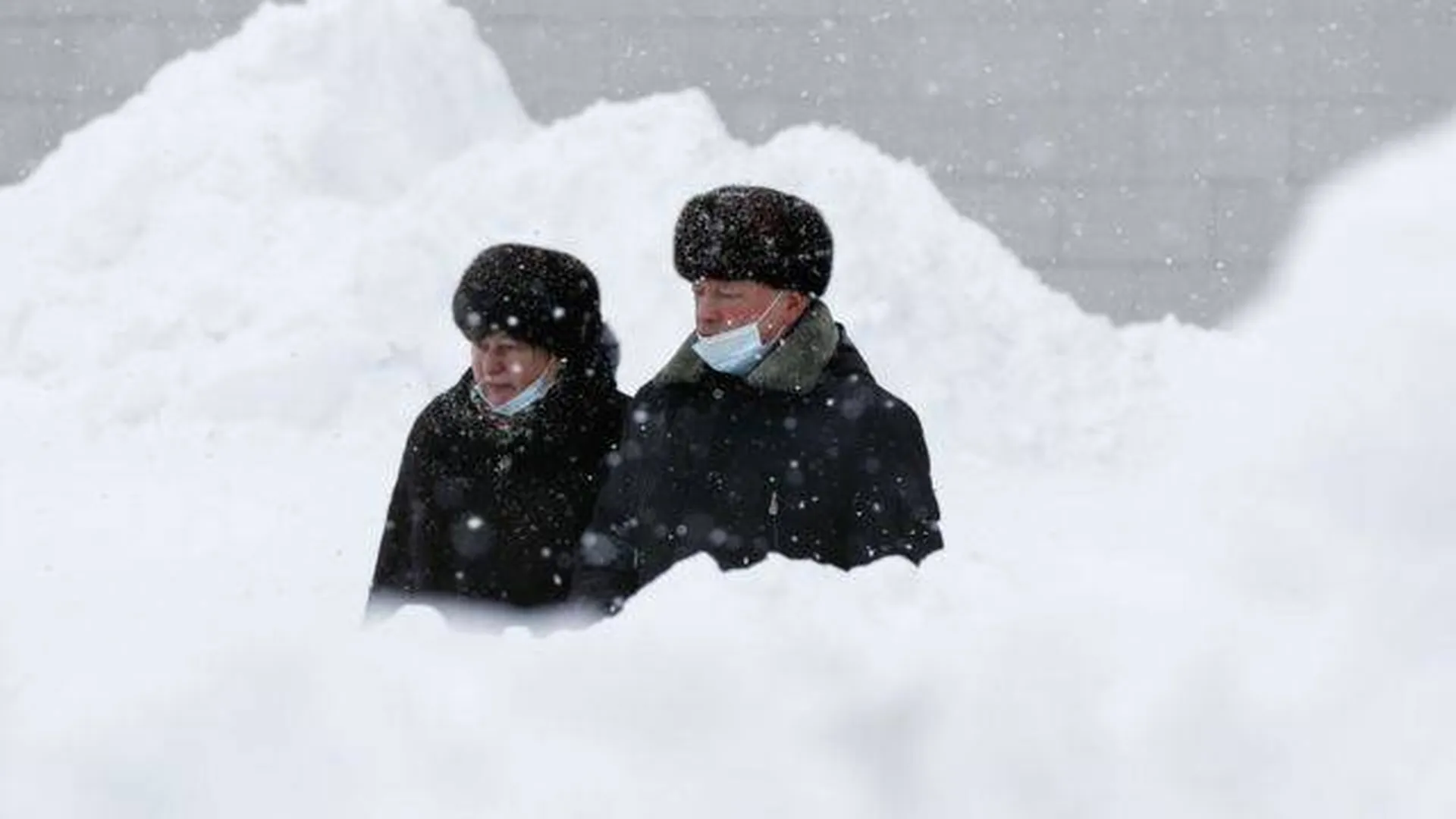 В начале февраля прошли сильные снегопады части. Сильный снегопад. Сильный снегопад в Москве. Рекордные снегопады в Москве. Сильный снегопад в Москве 2021.