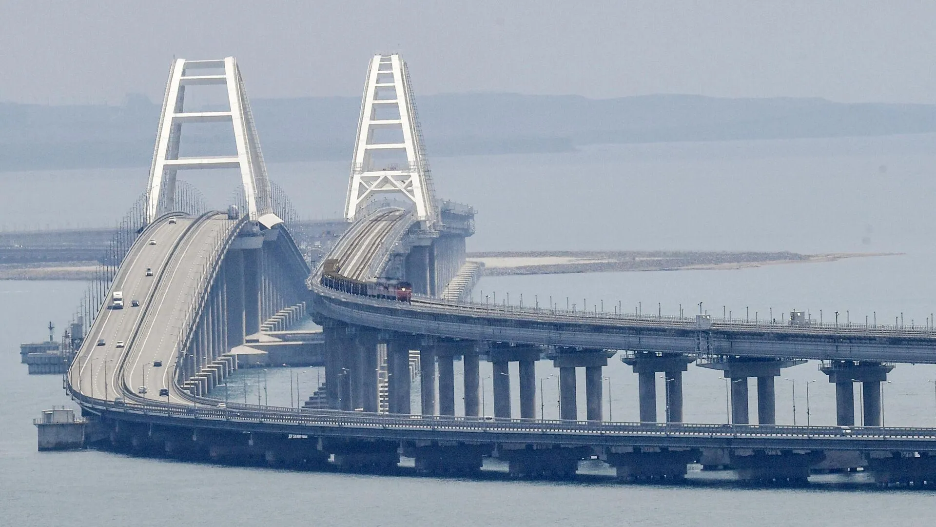 Едем через крымский мост. Крымский мост 2021. Крымский мост вид сбоку. Мост через Керченский пролив 2021. Крымский мост через Керченский пролив.