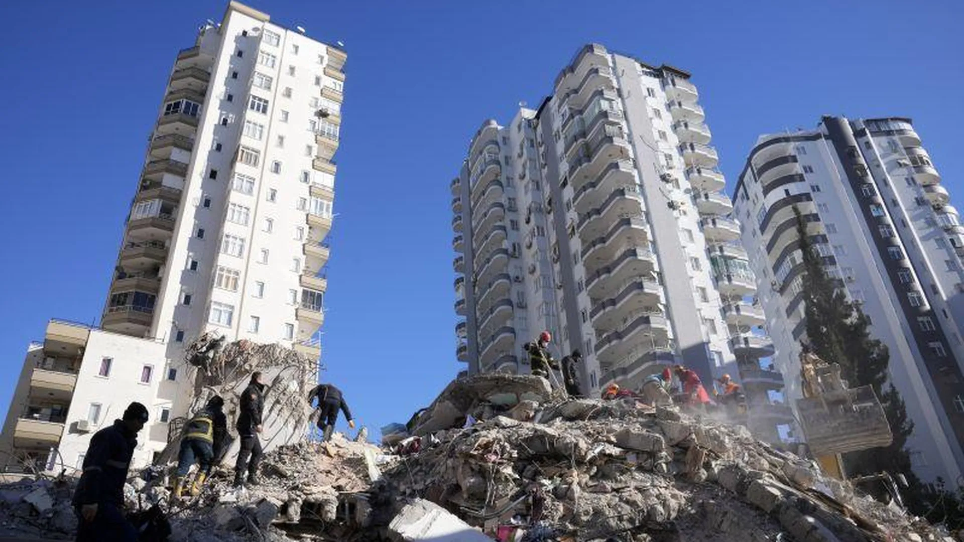 Почему российские спасатели отправились на помощь туркам