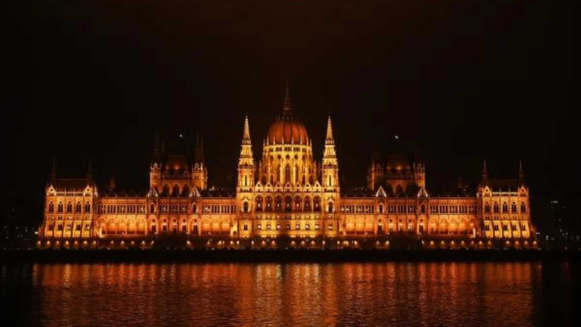 Парламент Венгрии прокомментировал отставку президента и экс-министра