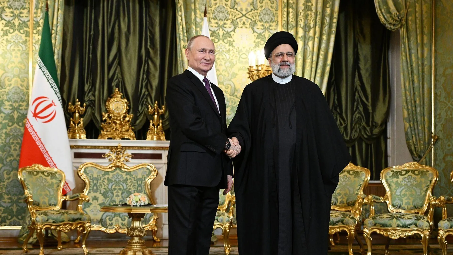 Лидер Ирана поздравил Путина с переизбранием и обсудил с ним сотрудничество