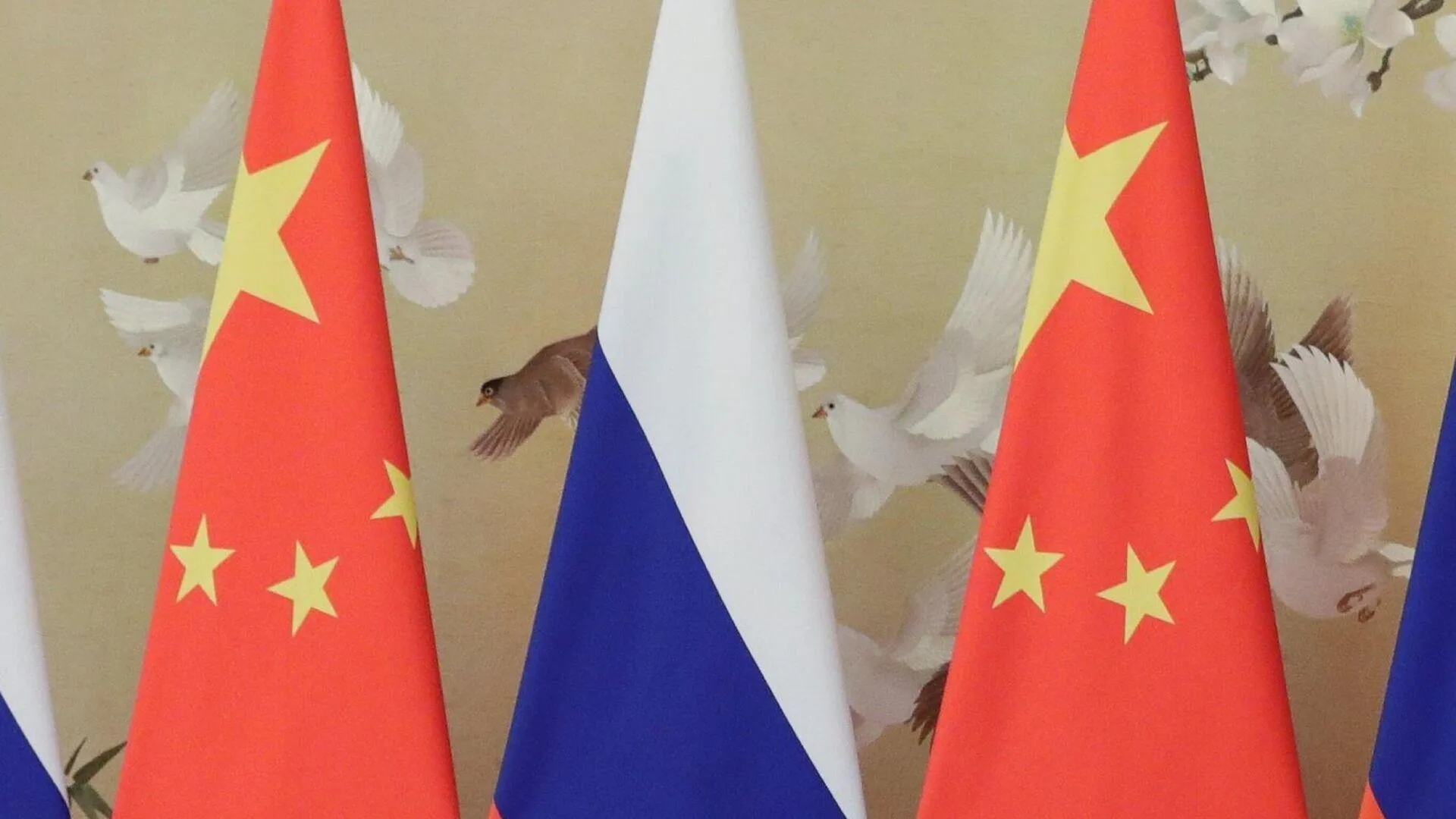 Россия и Китай преодолеют трудности, санкции не помешают торговле — Кремль