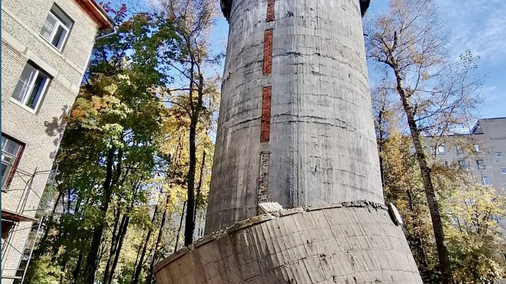 Аварийную водонапорную башню снесли в Московской области