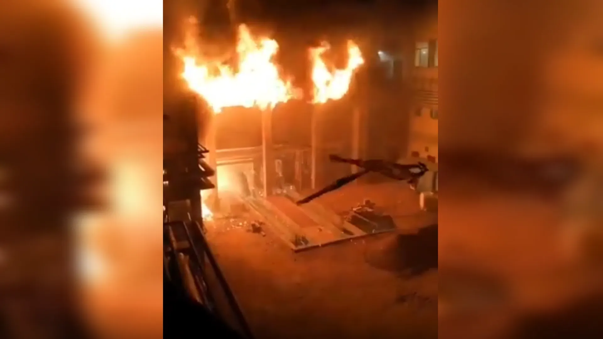 Мощный взрыв прогремел на сталелитейном заводе в Иране. Видео