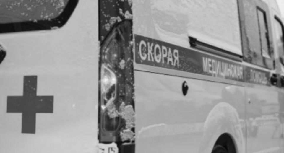 Машины скорой помощи продолжают приезжать в больницу в Красногорске