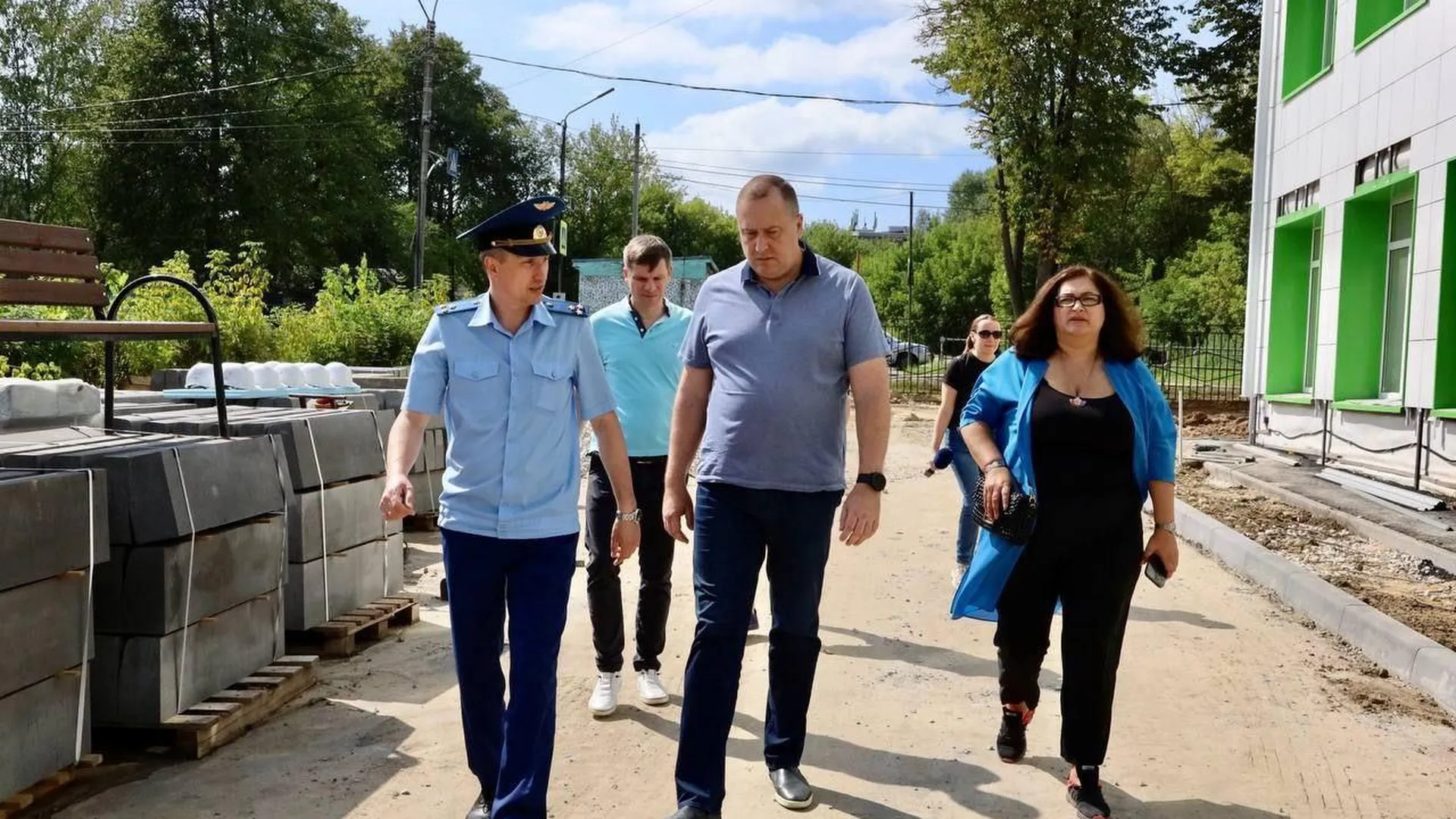 Глава Серпухова проверил стройплощадки городских школ
