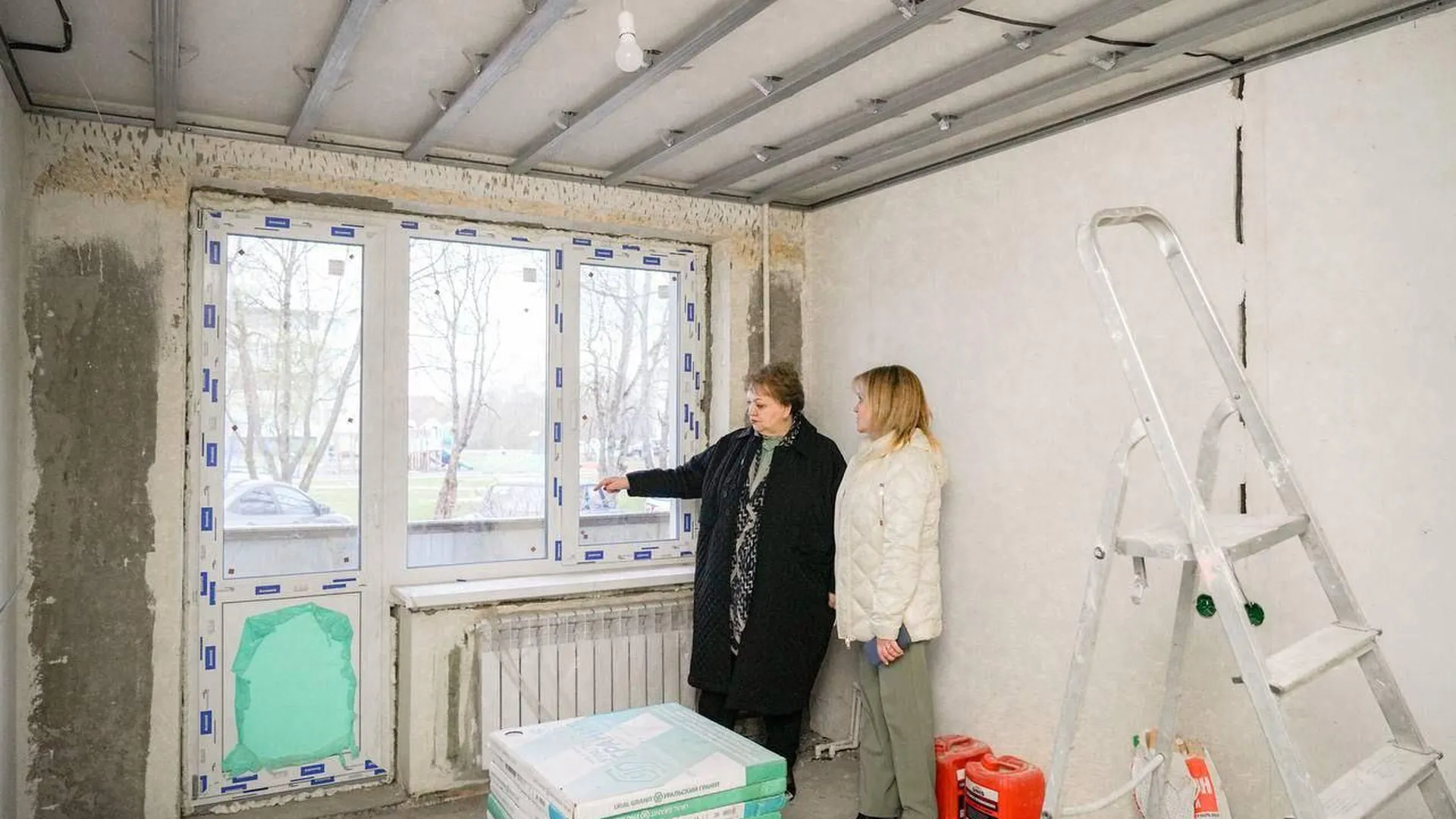 Глава округа Клин проверила ход ремонтных работ фельдшерско-акушерского пункта в Решоткино