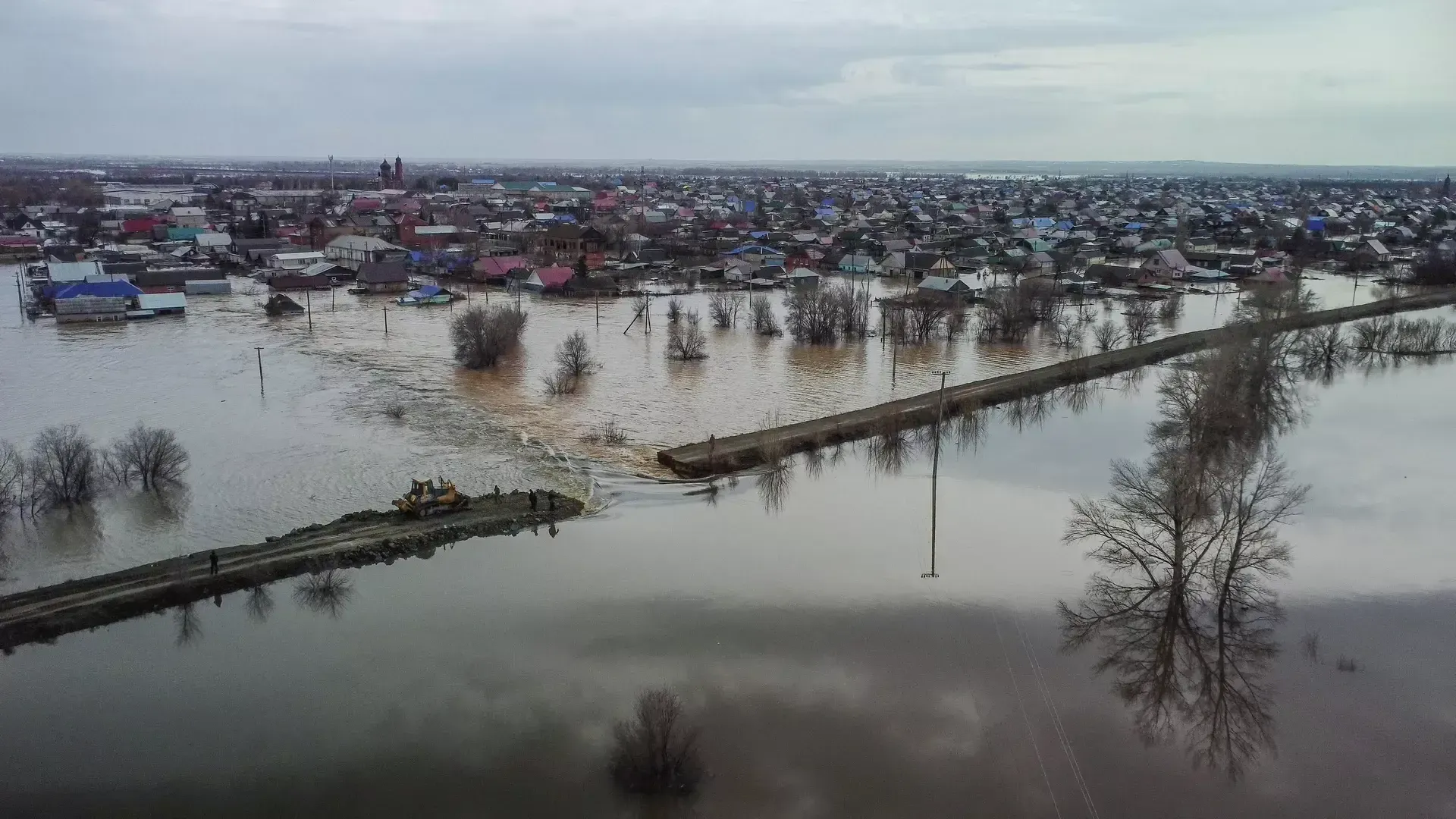 Пострадавшим от наводнения в Оренбуржье предоставят кредитные каникулы