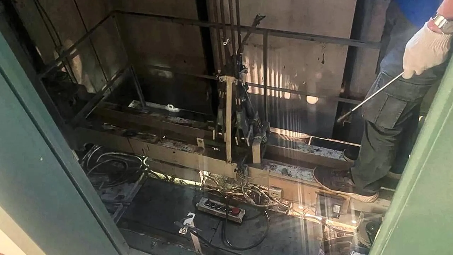 «Часто не приезжал»: жилец дома в Воскресенске раскрыл предысторию рухнувшего лифта