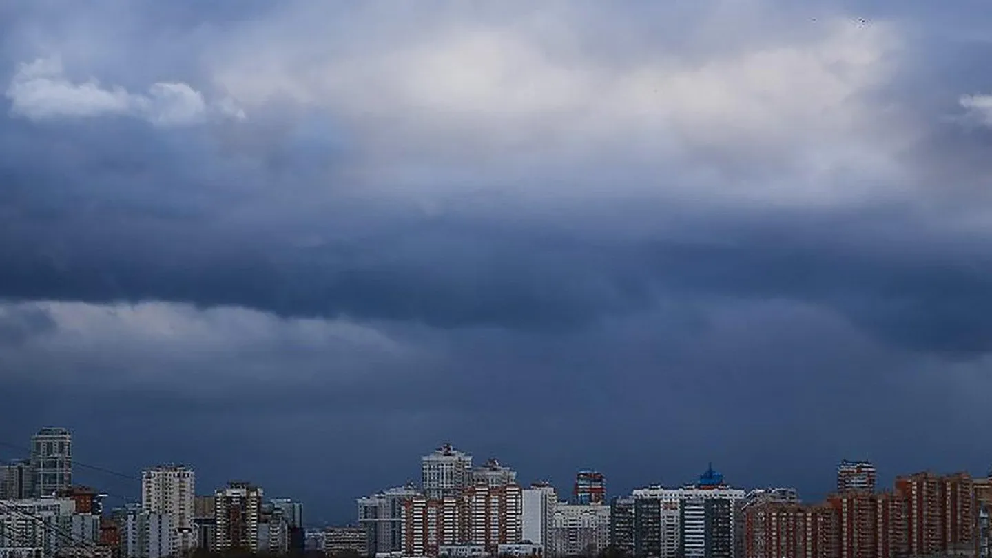 Ветер 15 метров. Дождь в Москве. Ливень в Москве. Гроза в Зеленограде. Неблагоприятные погодные явления.