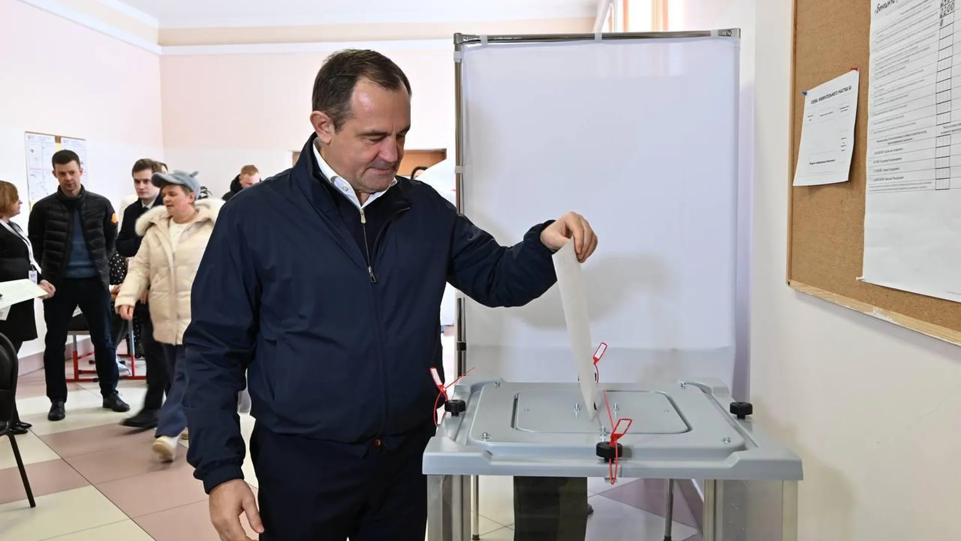 Игорь Брынцалов проголосовал на выборах президента России в Дзержинском