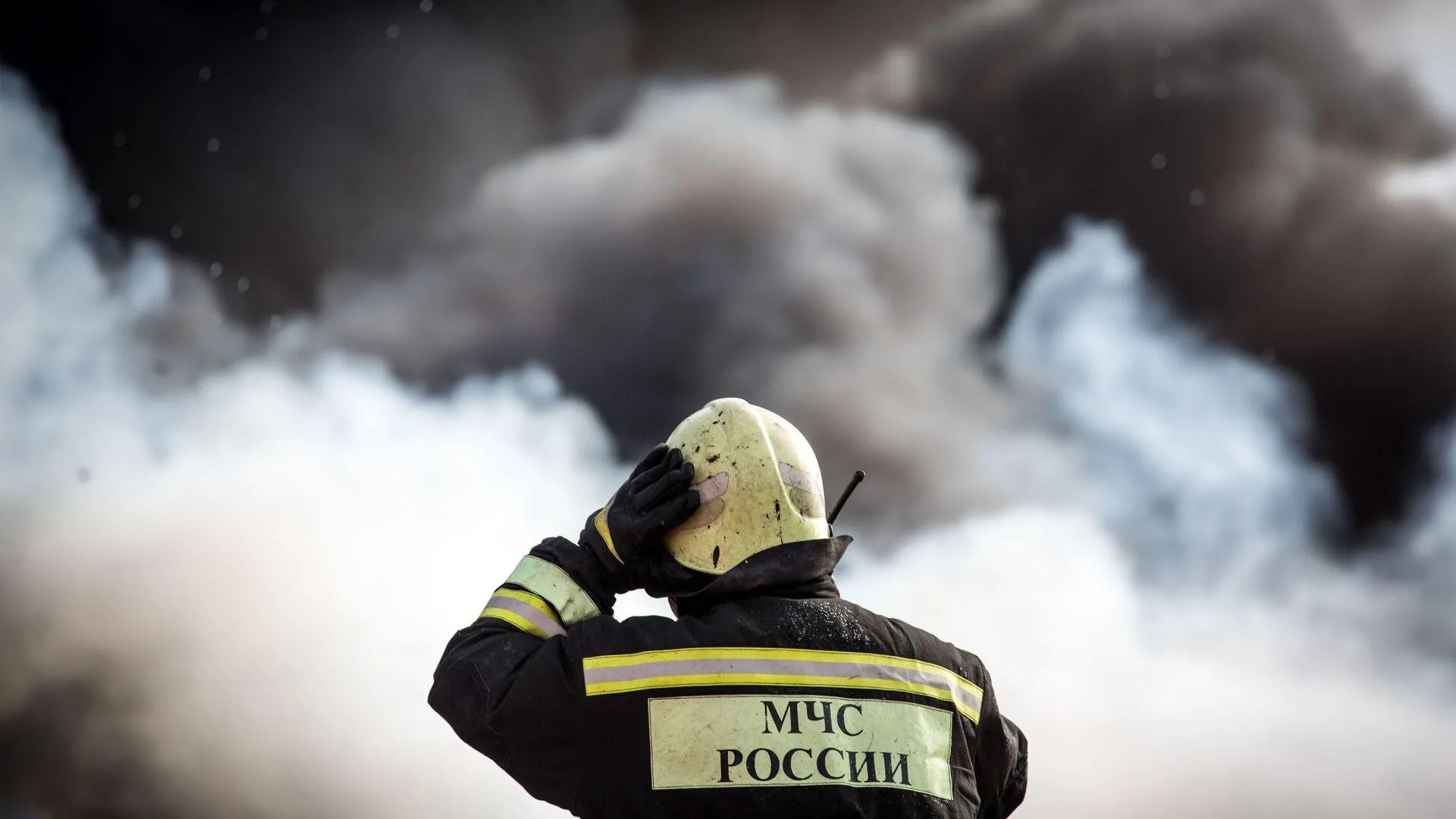 Пожарный поезд отправили к нефтебазе в Губкине после атаки БПЛА