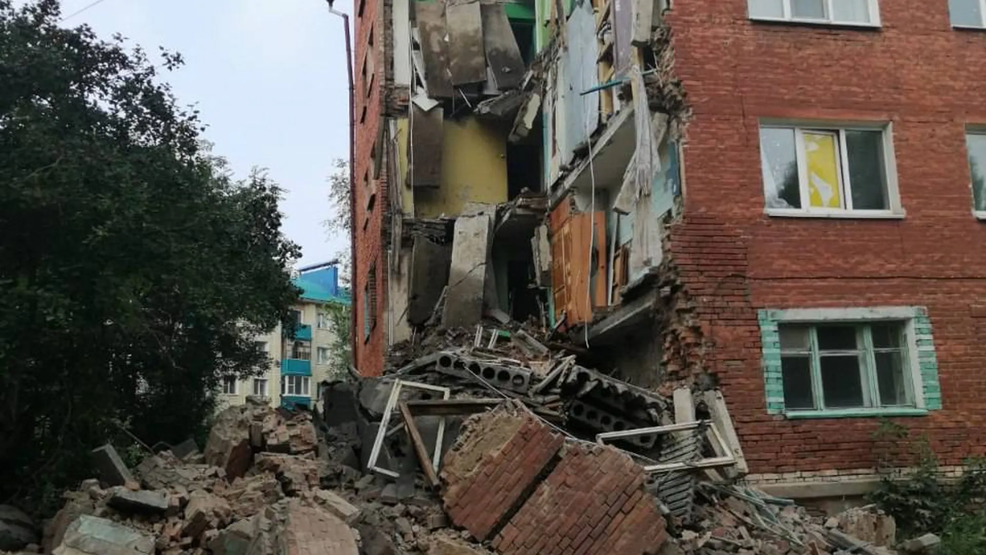 Никто не пострадал в результате обрушения стены дома в Омске