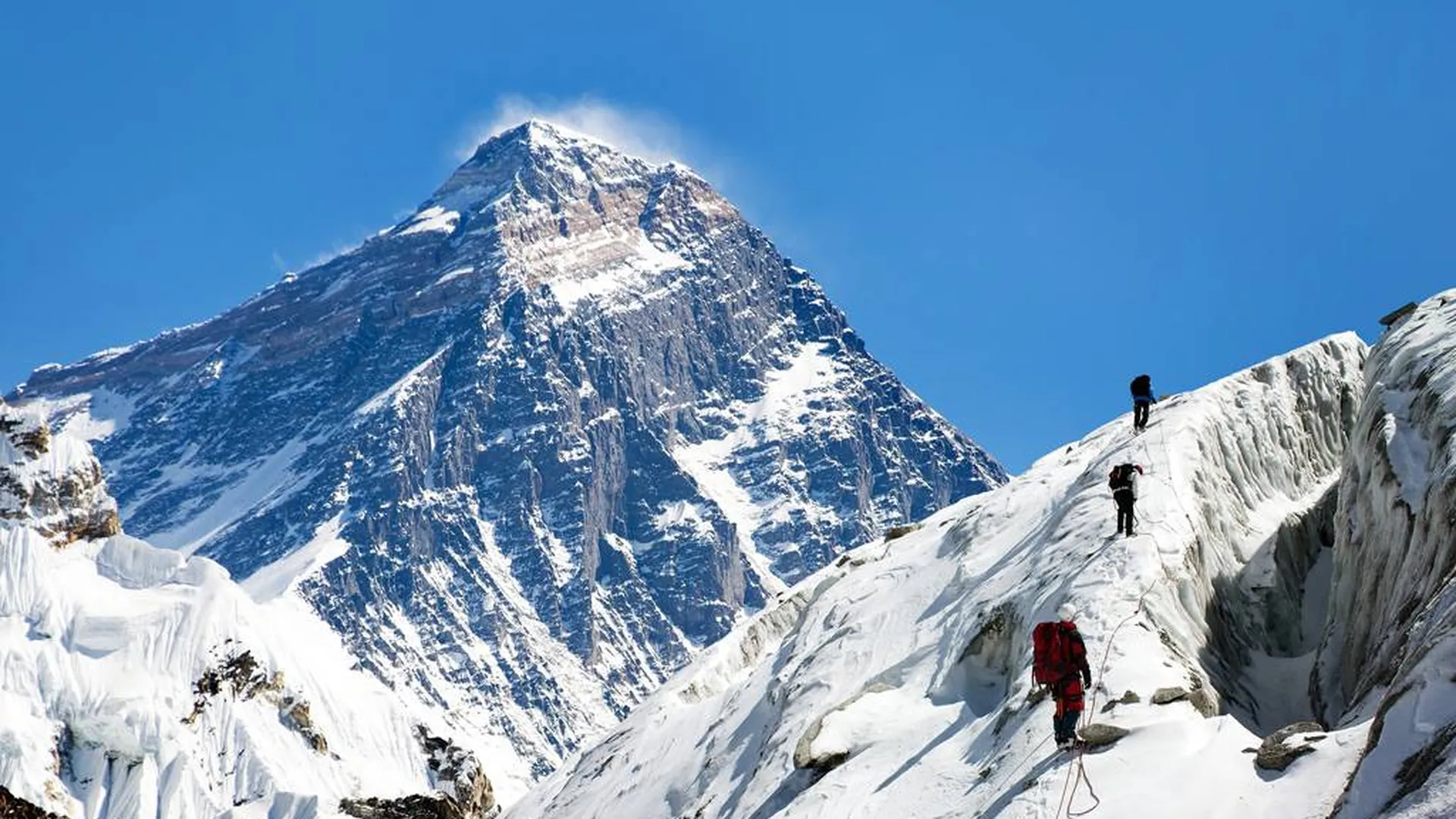 Власти Непала наказали альпинистов, которые соврали о восхождении на Эверест