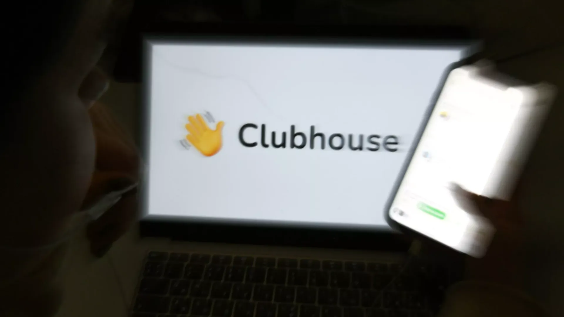 Больше тысячи пользователей Clubhousе собрались в дискуссии с фейковым Дуровым