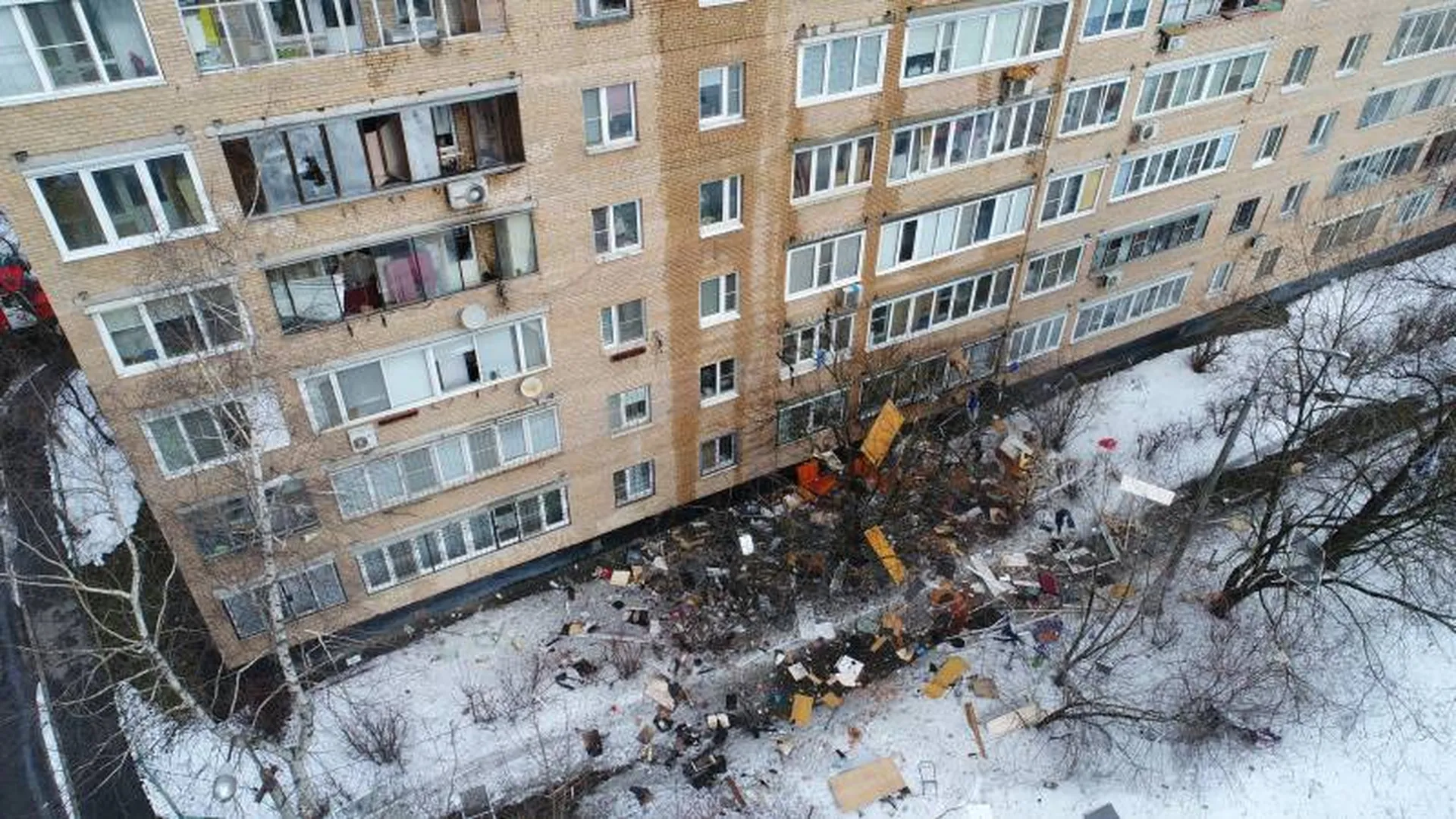«Со всеми семьями есть контакт». Жителей пострадавшего от взрыва дома в Химках переселили в отель
