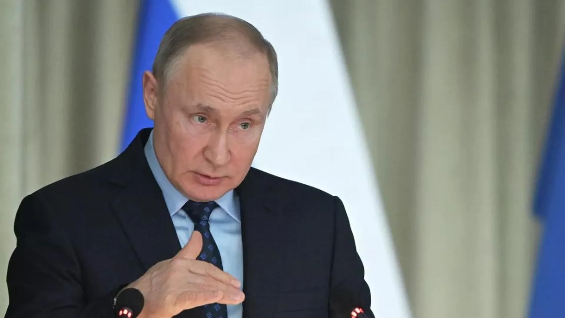 Путин поручил строго наказывать за казнокрадство