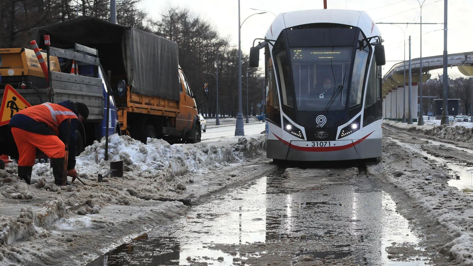 Девушка попала под трамвай в Москве