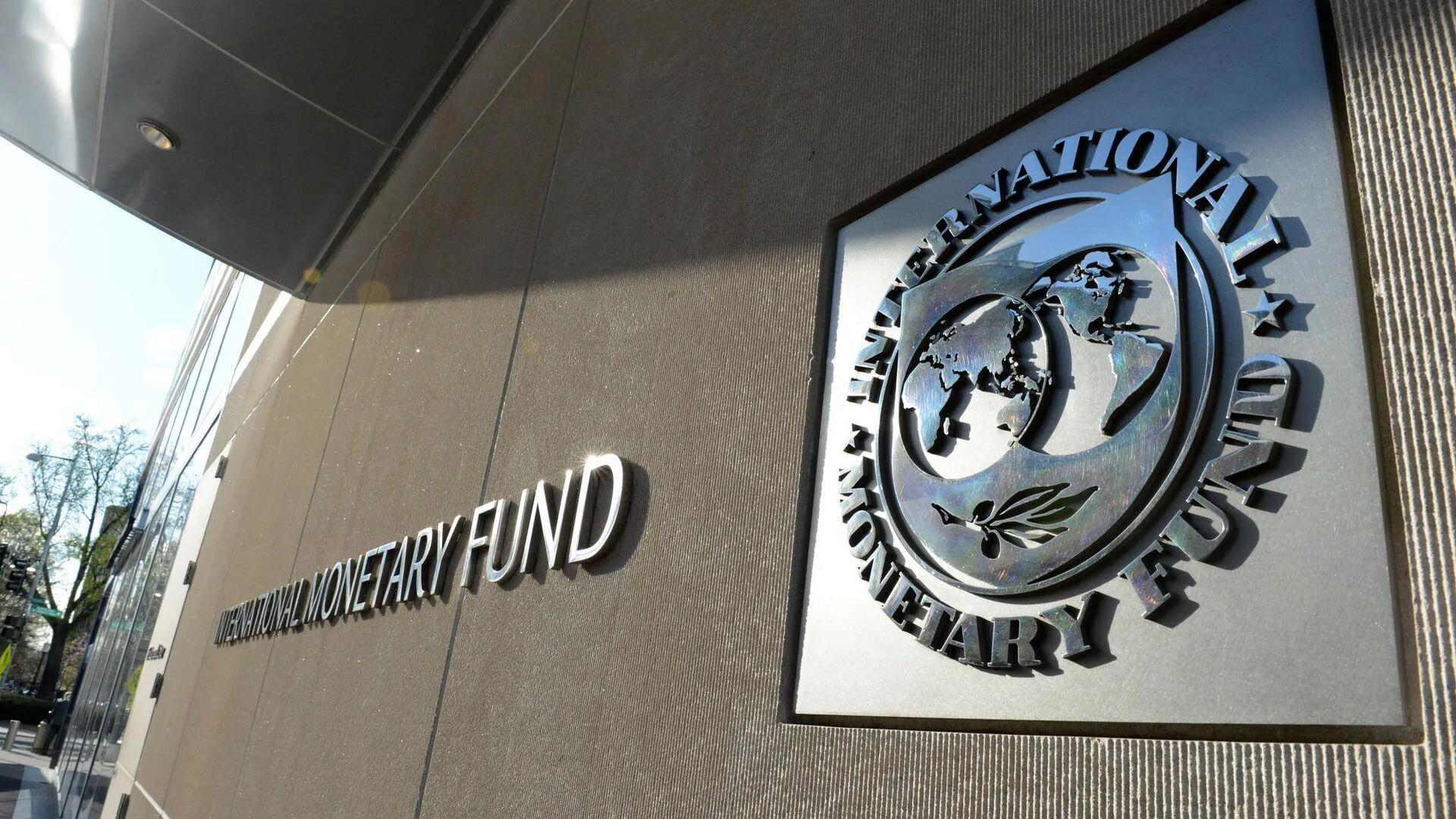 Украина вновь попросила денег у МВФ. Но фонд стал менее политически ангажированным