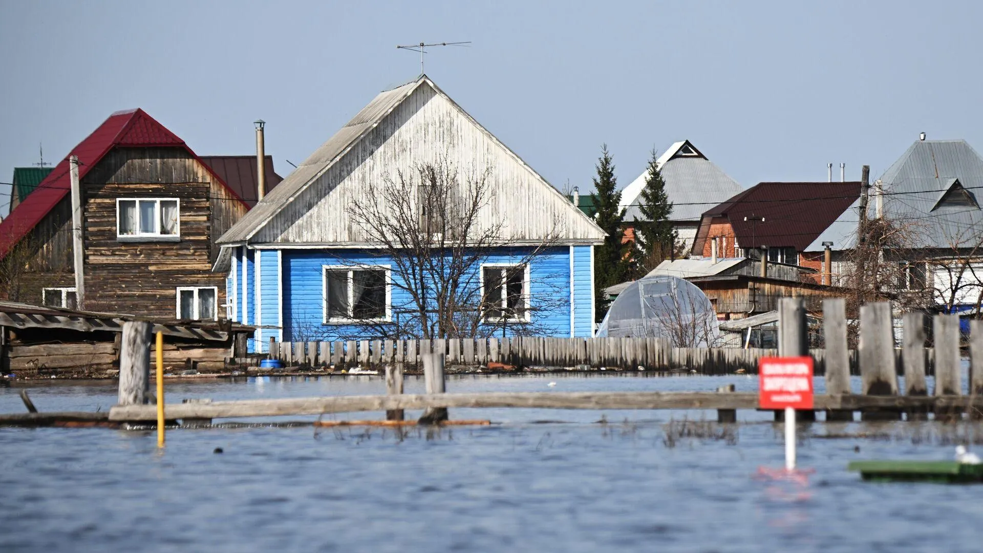 Фейк: Центральную Россию, Урал и Сибирь полностью затопило из-за паводков