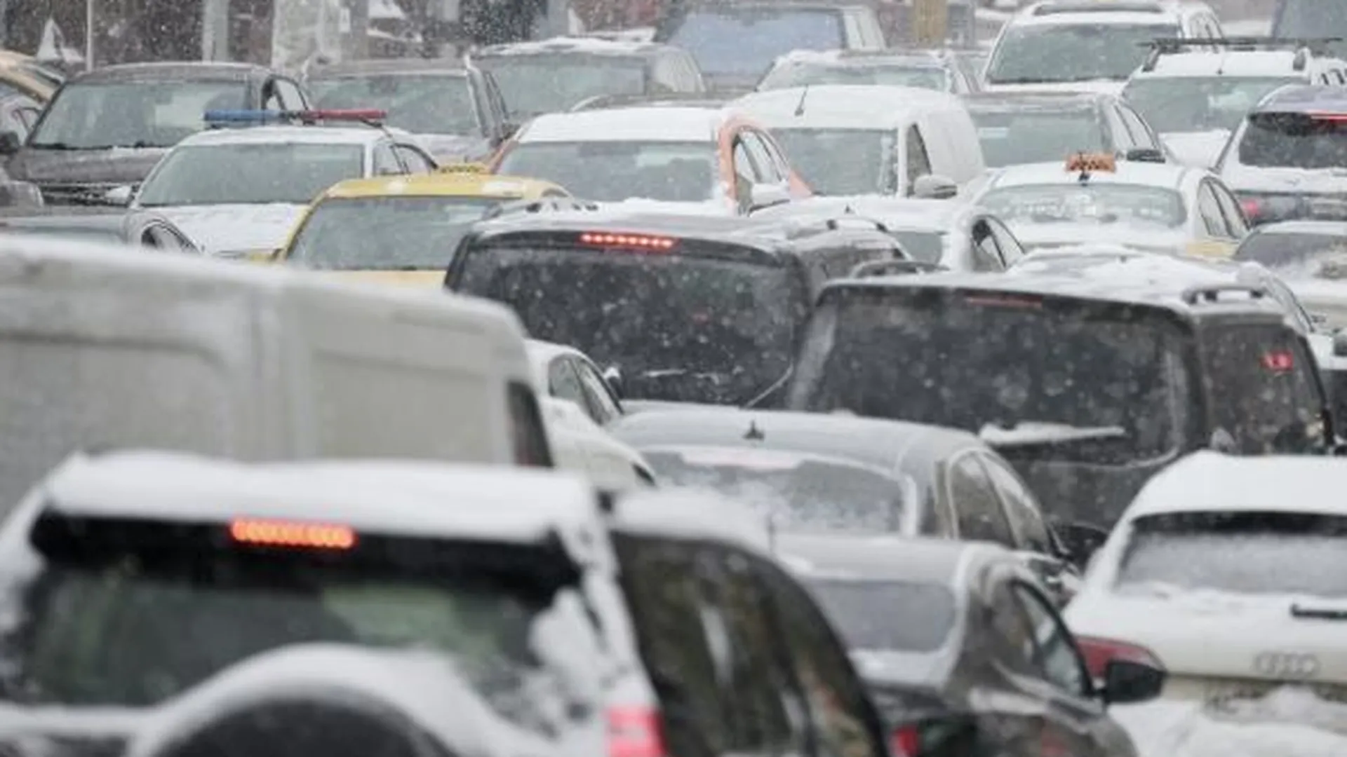 Московских водителей предупредили о пробках перед праздничными выходными