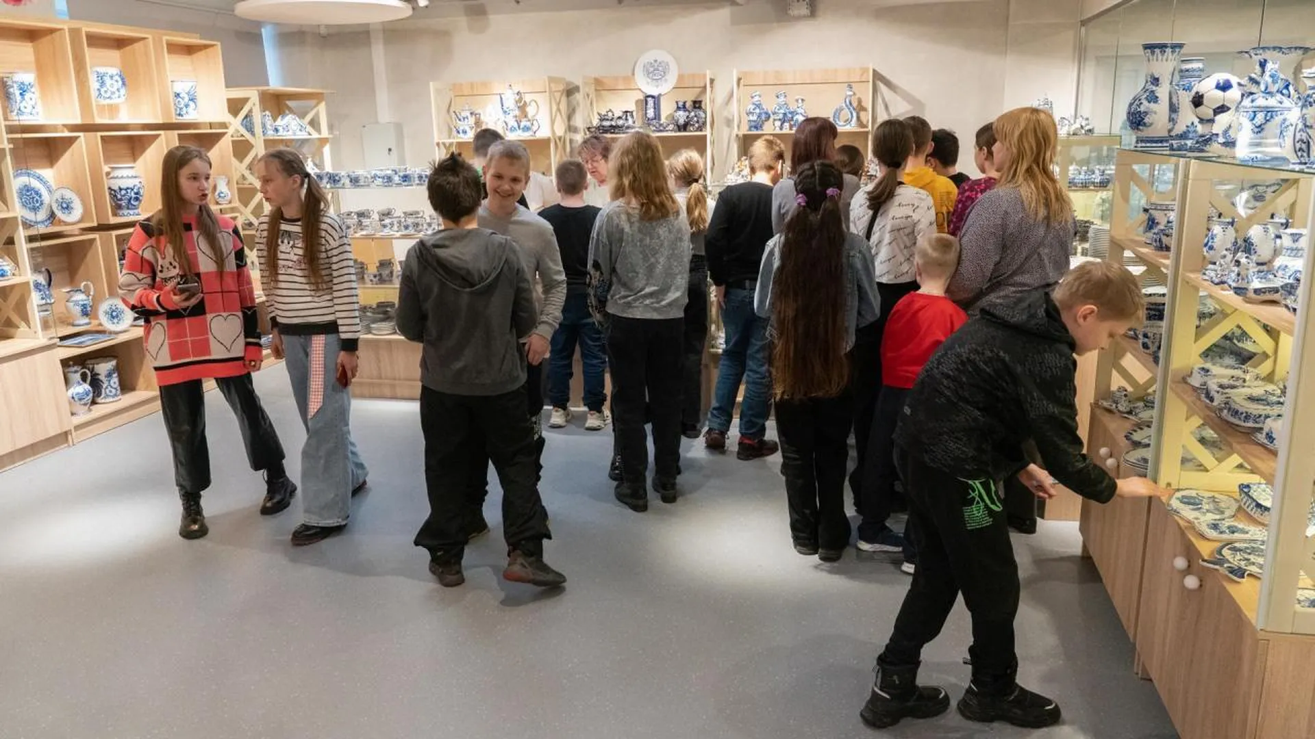 Более 110 тысяч школьников за год посетили подмосковные музеи народных художественных промыслов