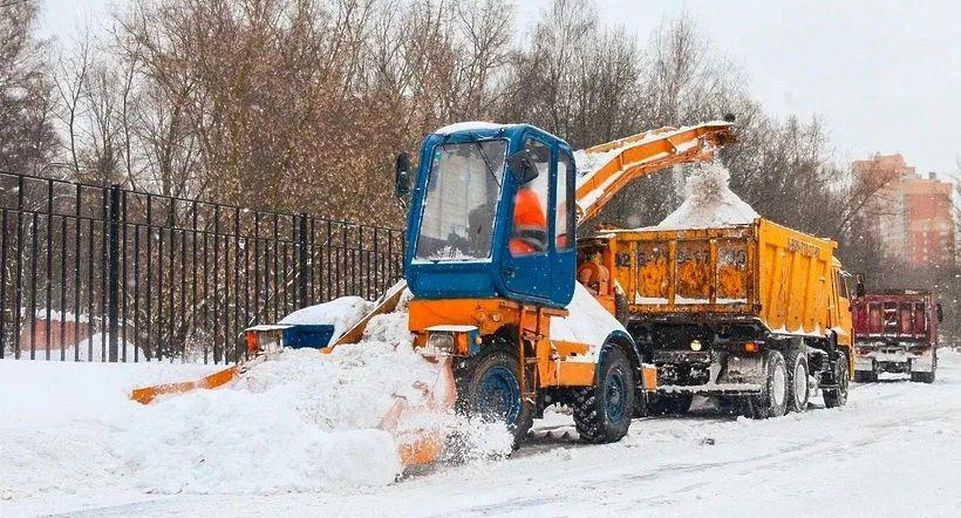 Более 19 тыс куб м снега убрали в парках Подмосковья за неделю