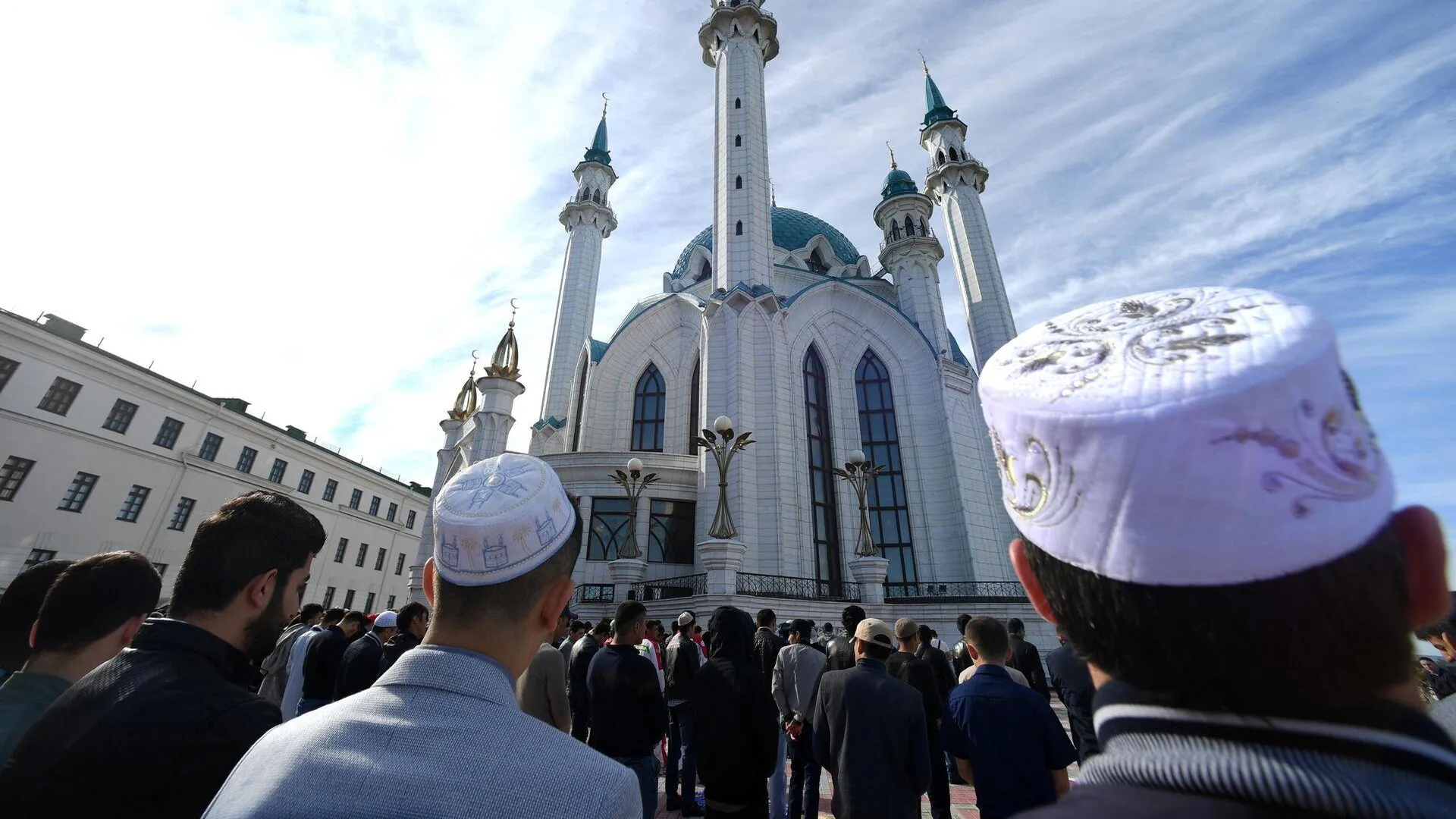 Путин поздравил мусульман с Ураза-байрамом