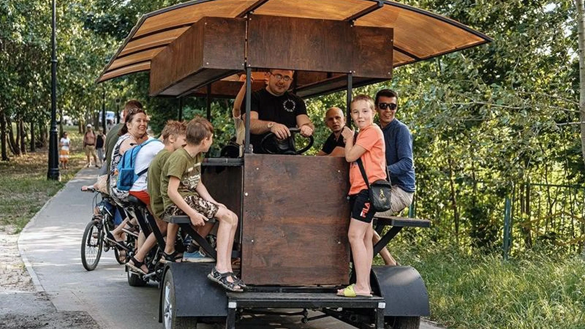 Едешь и пьешь: жители Дубны собрали на карантине велобар