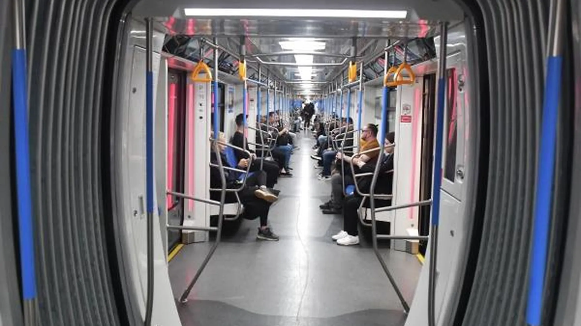 «МегаФон» обеспечил высокоскоростным интернетом пассажиров БКЛ московского метро